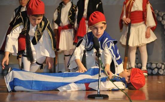 Το Πρόγραμμα Σχολεία - Πρέσβεις έχει σκοπό την αναβάθμιση της γνώσης των νέων γύρω από τον ευρωπαϊκό κοινοβουλευτισμό και τις αξίες της πολιτικής δημοκρατίας στην Ευρώπη.