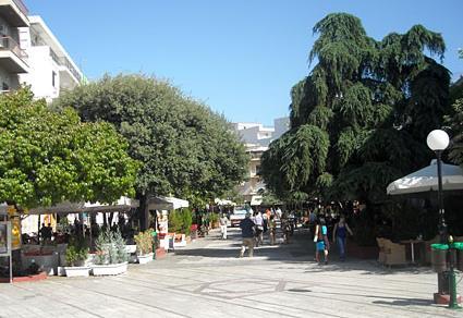 Εικόνα 3 Η κεντρική πλατεία της περιοχής http://epirusgate.blogspot.gr/2015/10/trapezokathismata-plateia-artas.