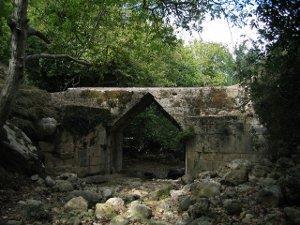 Εικόνα 17 Η γέφυρα της Ελεύθερνας στο Ρέθυμνο της Κρήτης, που χρονολογείται από τον 4ο αιώνα π.χ. κτισμένη με το εκφορικό σύστημα www.maistrelis.