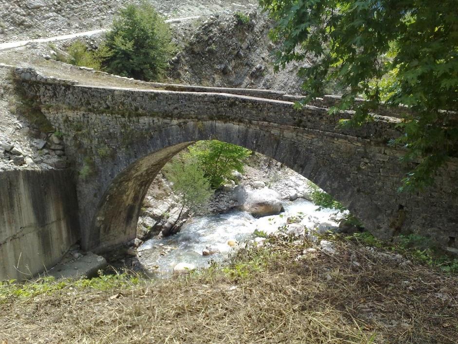 μονότοξο γεφύρι.