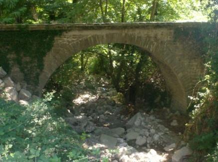 3.5.8 ΓΕΦΥΡΙ ΣΤΟ ΡΕΜΑ ΤΟΥ ΚΟΡΑΗ. Εικόνα 35 Γεφύρι στο ρέμα του Κοραή.