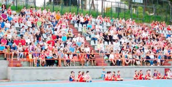 (και μάλιστα τα υπόλοιπα τμήματα σχημάτισαν «αψίδα» για την αποθέωση του) το Παιδικό Τμήμα του ΑΟΚ, που κατέκτησε το πρωτάθλημα της ΕΚΑΣΚΕΜ.