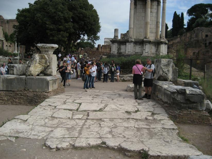 Forum Romanum: τα βάθρα