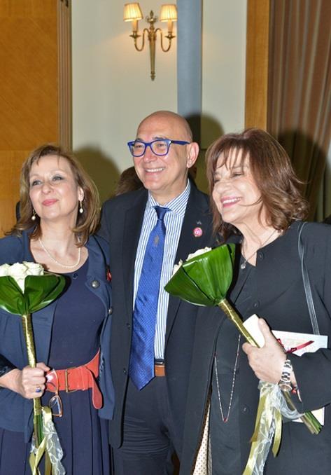 λωστε βρίσκονταν σπουδαίες προσωπικότητες του πολιτισμού, των τεχνών, των επιστημών κ.ά.
