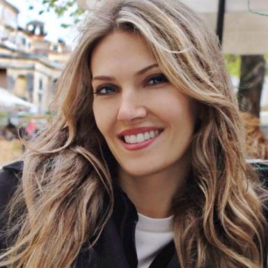 Η Εύα Καϊ λή εί ναι µέλος του Ευρωπαϊ κού Κοι νοβουλί ου, Πρόεδρος της µονάδας επιστηµονι κής πρόβλεψης του Ευρωπαϊ κού Κοι νοβουλί ου.