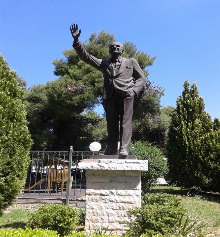 Εικόνα 10: Ανδριάντας