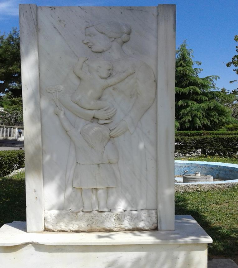 Εικόνα 11: Μνημείο της Μάνας