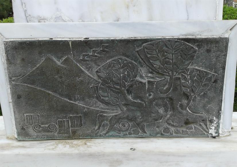 Εντοιχισμένο χάλκινο ανάγλυφο στο κάτω