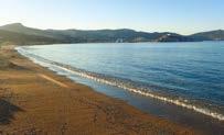 Κατεβαίνουμε το λόφο [1] και συναντάμε στ αριστερά μας άλλον ένα κούκο (Κ2). Εδώ σταματά ο αμαξιτός χωμάτινος δρόμος και αρχίζει το πανέμορφο παραθαλάσσιο μονοπάτι που οδηγεί στα Πατρικιά [2].