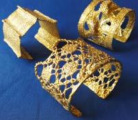 Εκθεσιακοί χώροι / Showrooms: Adamas: AKRI Bar Gallery, Ageri Plaka: Milino Βίλλυ Μπίσυλλα / Villy Bisylla facebook: Villy Bisylla, villybisylla@gmail.com Τηλ. / Tel.: (+30) 22870 22604 Κιν. / Mob.