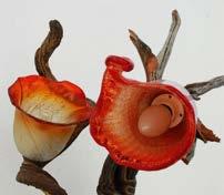 Sand creations on glass or wood give life to everyday objects tempting you to reinvent their aesthetic or practical value.
