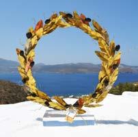 : (+30) 6972 304560 Η Μαργαρίτα εμπνέεται από την αιγαιοπελαγίτικη αύρα, δένει κοράλλια, μαργαριτάρια και ημιπολύτιμους λίθους με ασήμι και μεταλλικά στοιχεία και δημιουργεί, ακόμη και κατά