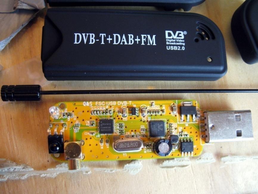 Εικόνα 3 Ο δϋκτησ RTL SDR 2.1.1 Βαςικό Σύνθεςη Ο δϋκτησ του RTL SDR εύναι ετερόδυνοσ, καθώσ μεταφϋρει το ςόμα ςε χαμηλότερη ςυχνοτικό μπϊντα.