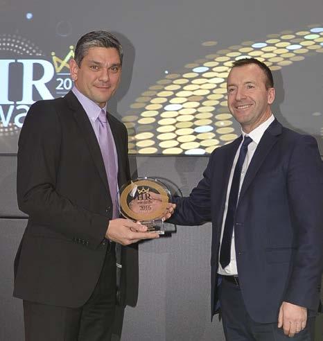 Schneider Electric Digital Learning στη Schneider Electric Η δέσμευση ότι όλοι οι εργαζόμενοι θα πρέπει να έχουν άμεση και συνεχή πρόσβαση στη γνώση και να ενθαρρύνονται να αναπτύσσουν και οι ίδιοι