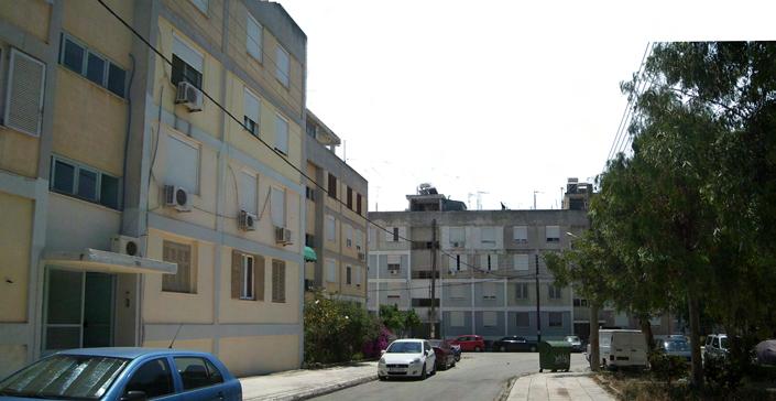 Η οικοδόμηση του συγκροτήματος έγινε σε περιοχή ακατοίκητη μέχρι τότε, και σήμερα, η εικόνα αυτή έχει μερικώς μόνο ανατραπεί.