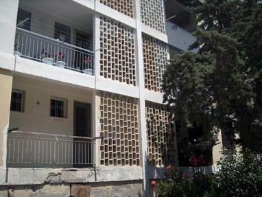 Το μειονέκτημα του μικρού μεγέθους των διαμερισμάτων, που διαφάνηκε παραπάνω, δύναται επομένως να αντισταθμιστεί, μέσω της δημιουργίας κοινόχρηστων χώρων σε επίπεδο κτηρίου για κοινές δραστηριότητες