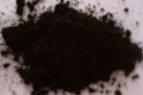 14 GVOŽĐE OKSID CK 722 GVOŽĐE OKSID CRNA CK 722 Hemijski naziv - Fe 3 O 4 Forma - fini prah crne boje Fizičko-hemijske karakteristike - Neorganski pigment - gvožđe oksid 722 je stabilan, otporan na
