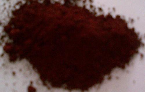 5 GVOŽĐE OKSID T 302 S GVOŽĐE OKSID T 302 - S Hemijski naziv - Fe 2 O 3 Forma - fini prah crvene boje Fizičko-hemijske karakteristike - Crveni gvožđe oksid pigment T 302 - S je prirodni pigment sa