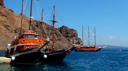 Η Σαντορίνη είναι το μόνο σύμπλεγμα νησιών στο οποίο οι οικισμοί ΕΚΔΡΟΜΗ «Ηφαίστειο-Ζεστά Νερά-Θηρασιά» με το ADONIS BOAT 09.30-17.