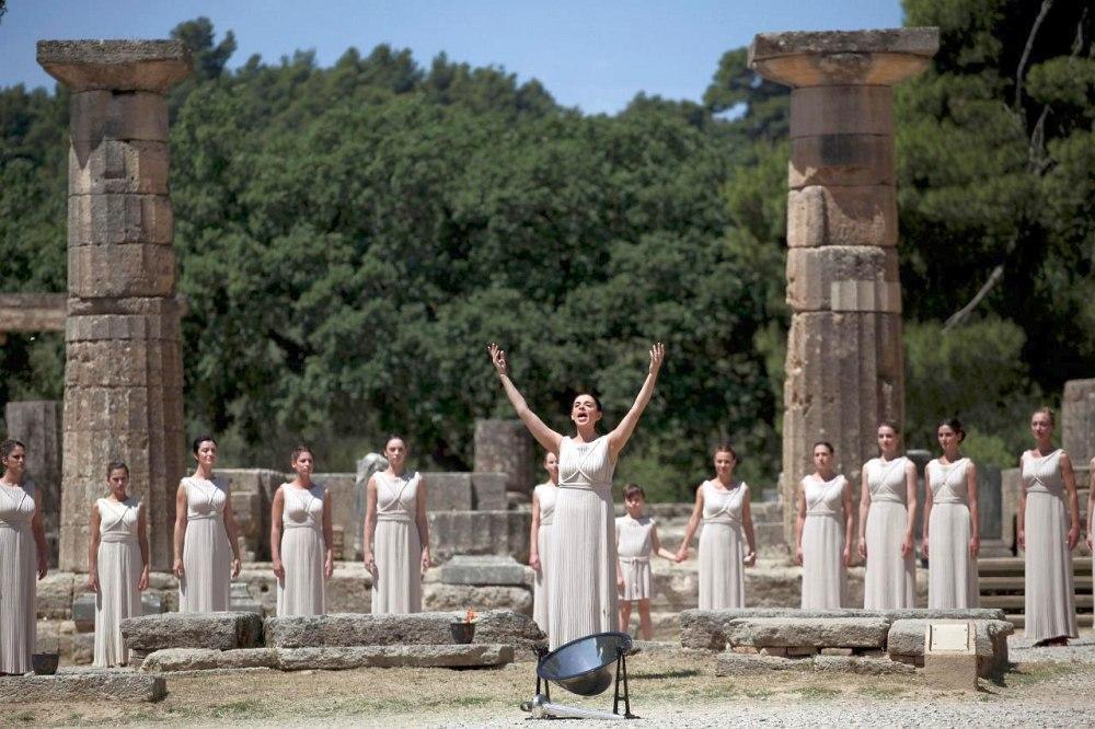 Ολυμπία Η Ολυμπία, ήταν πόλη της αρχαίας Ελλάδας στην Ηλεία, γνωστή ως ο τόπος διεξαγωγής των Ολυμπιακών Αγώνων στους κλασικούς χρόνους, συγκρίσιμη στη σημασία με τα Πύθια που