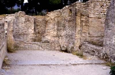 τροφοδοτούσαν τη λατρεία στο ιερό