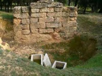 ΠΑΡΑΡΤΗΜΑΤΑ Εικόνα 46: Τύμβος του Σοφοκλή - Σημερινή Κατάσταση Πηγή: