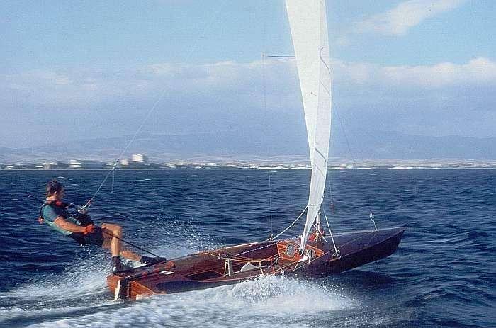 ΑΘΛΗΤΙΣΜΟΣ ΚΑΙ ΑΕΡΑΣ Η Ελλάδα διαθέτει ιδανικό κλίμα για πτήσεις με ανεμοπορία, αιωροπτερισμό και αλεξίπτωτο πλαγιάς, καθώς όσο πιο ξηρό είναι το κλίμα μιας περιοχής ή μιας χώρας, τόσο καταλληλότερο