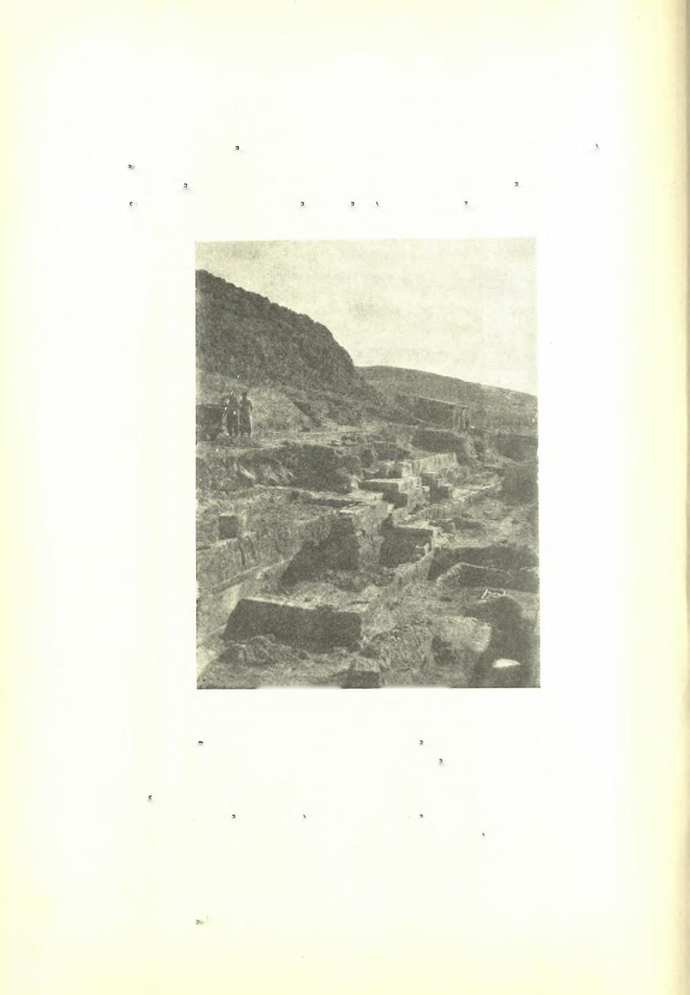 132 Πρακτικά τής 'Αρχαιολογικής Εταιρείας 1938 ή κατασκευή του αποβαίνει εύτελεστέρα κα'ι οί λίθοι είναι μικρότεροι.'υλικόν εξακολουθεί νά είναι πάντοτε ό πώρος λίθος.