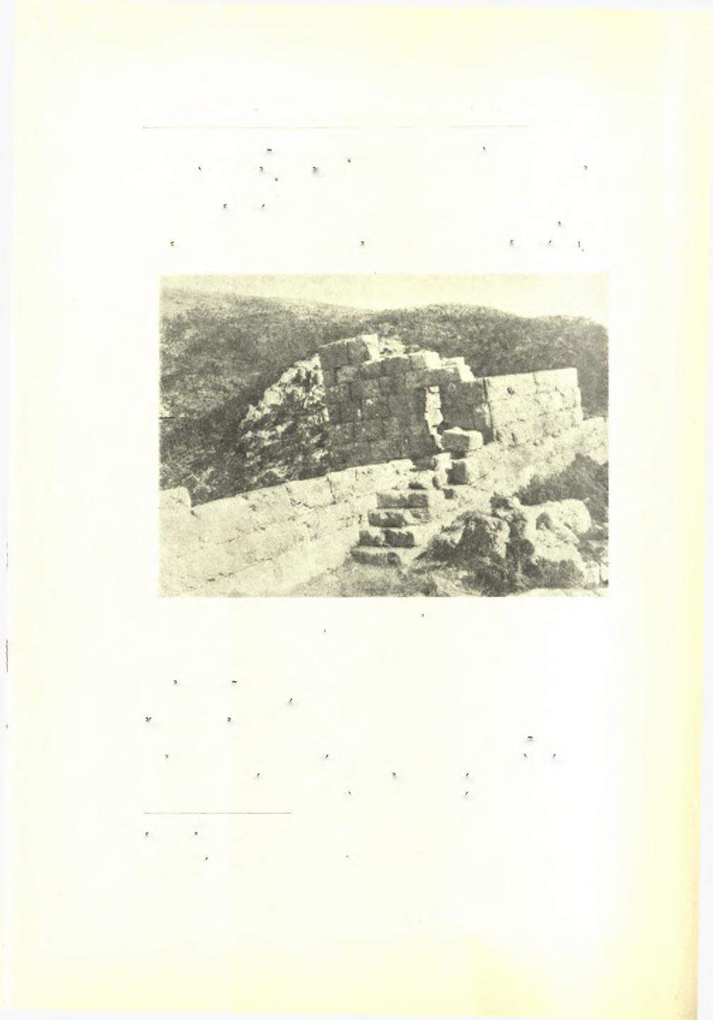46 ίΐρακτικά τής Αρχαιολογικής 'Εταιρείας 1936 Άμφοτέρων των πυλών σώζονται μόνον αί προς βορράν παραστάδες (είκ. 4 και 5), άλλ ενώ τής εξωτερικής έχει ή παραστάς πάχος 2 μ.