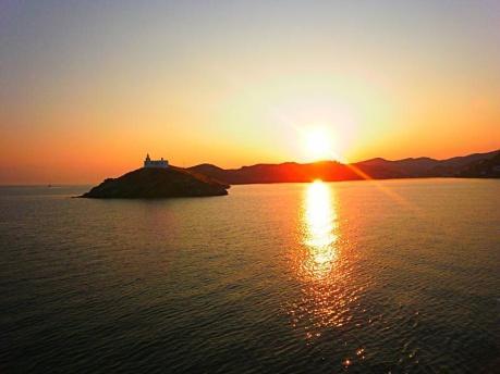 τοιχοποιία και ορθογώνια μακρόστενα ανοίγματα. Περίοδος λειτουργίας Κόκκας: Από το 1898 και για τα επόμενα 40 περίπου χρόνια, ωστόσο έληξε άδοξα.