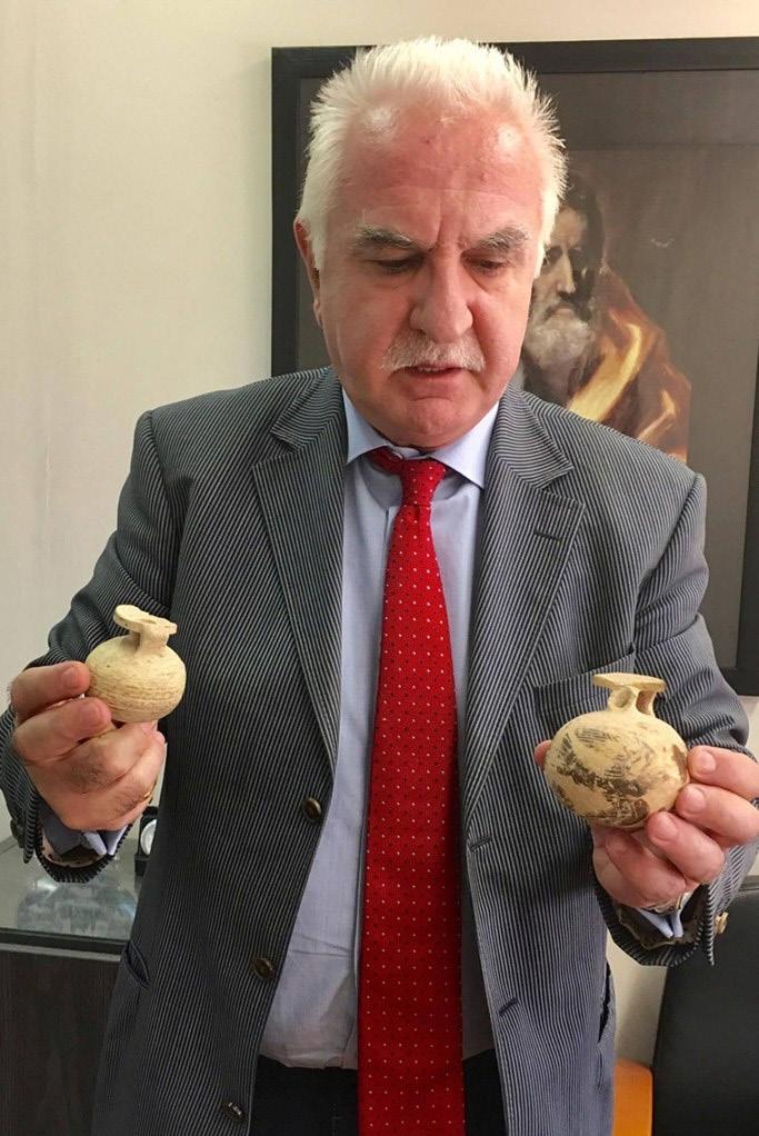 προστασίας αρχαιοτήτων τα αντικείμενα που είχε στη κατοχή του.
