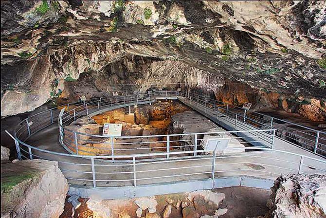 Το σπήλαιο της Θεόπετρας Κατοικήθηκε από τη Μέση Παλαιολιθική έως