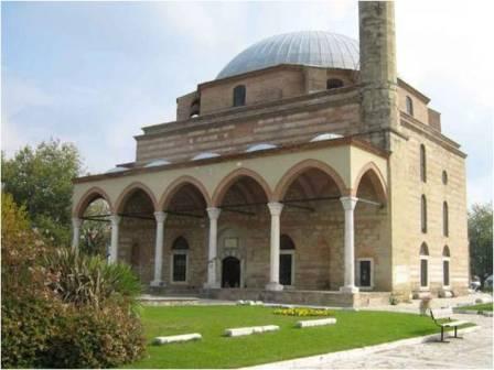 Το τζαμί Το Κουρσούμ Τζαμί (16ου αιώνα), είναι ένα κτίριο που σχεδιάστηκε από