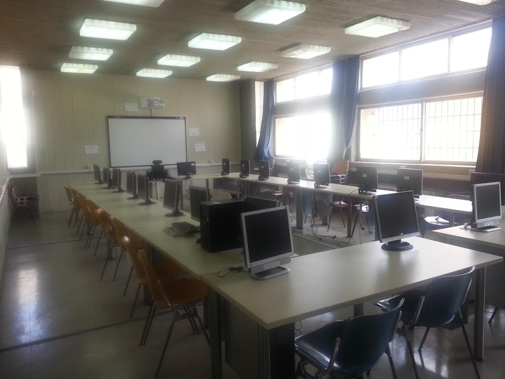 Α. ΑΝΑΚΑΙΝΙΣΗ ΚΤΙΡΙΑΚΗΣ ΥΠΟΔΟΜΗΣ ΤΟΥ ΕΡΓΑΣΤΗΡΙΟΥ Ενίσχυση της ασφάλειας, με την τοποθέτηση επιπλέον προστατευτικών σιδεριών στα εξωτερικά κάγκελα, καθώς και νέων κλειδαριών στα παράθυρα και τους