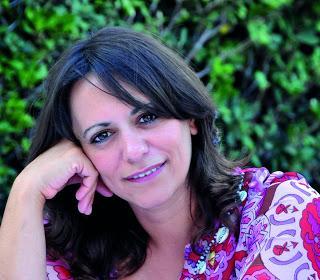 Πέμπτη, 15 Σεπτεμβρίου 2016 Συνέντευξη με την συγγραφέα Τέσυ Μπάιλα Οι Θεματοφύλακες Βιβλίων φιλοξενούν σήμερα στο blog τους και στις καθιερωμένες συνεντεύξεις, την συγγραφέα Τέσυ Μπάιλα. Η κα.