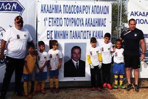 γονείς που στάθηκαν δίπλα στα παιδιά και στους προπονητές µας όλη την χρονιά παρουσιάζοντας άψογη