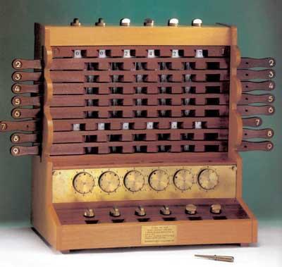 To υπολογιστικό ρολόι του Wilhelm Schickard (2/2) Λόγω του ότι η μηχανή του χρησιμοποιούσε οδοντώσεις και γρανάζια που αρχικά χρησιμοποιούνταν σε ωρολόγια, λεγόταν επίσης υπολογιστικό ρολόι.