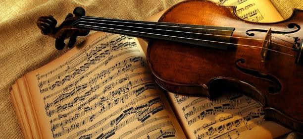 ΕΠΟΧΕΣ ΑΝΑΓΕΝΝΗΣΗ ΜΠΑΡΟΚ ΚΛΑΣΙΚΙΣΜΟΣ Yφος απλό, λιτό, φυσικό λαμπρό λιτό, σαφές, στέρεο εντυπωσιακό Mουσική γραφή πολυφωνική μεταβατική ομοφωνική Παράδειγμα Dowland Vivaldi Beethoven Xώροι που