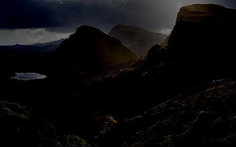 1)Skye Island in the Inner Hebrides : Το Skye ή το Isle of Skye είναι νησί του Ηνωμένου Βασιλείου και συγκεκριμένα το δεύτερο μεγαλύτερο νησί του νησιωτικού συμπλέγματος των Εβρίδων και το μεγαλύτερο