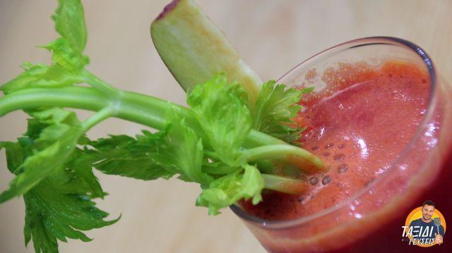 TIPS Αν θελήσεις να κάνεις πιο γλυκό το smoothie μην βάλεις ζάχαρη. Προτίμησε μέλι, κανέλα ή στέβια! Αν δεν έχεις αποχυμωτή βάλε τα φρούτα και λαχανικά στο μπλέντερ με λίγο νερό και μετά στράγγισέ τα!