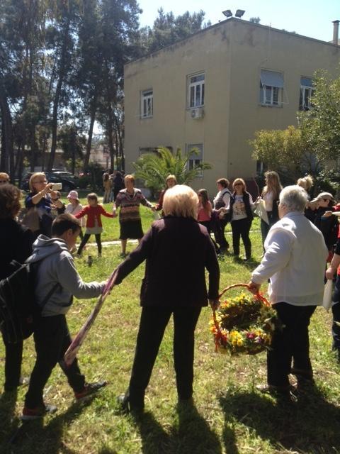 Λαζαρίνια: πρόγραμμα διαγενεακής επικοινωνίας Δήμος - εθελοντές σχολική κοινοτητα μέλη του ΚΑΠΗ