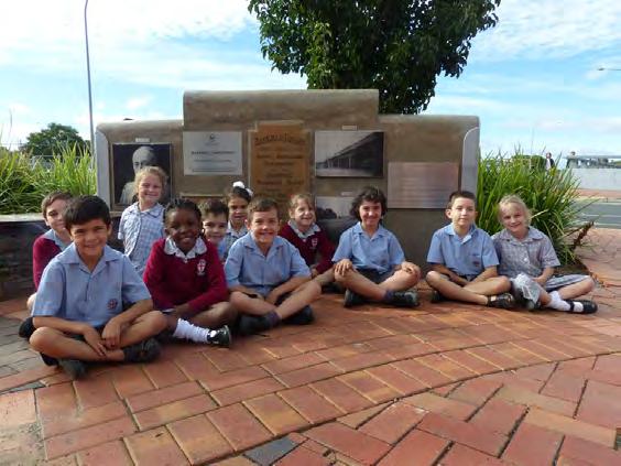 Year 2 Local History Excursion - Hop on Hop Off Tour The Year 2 class embarked on a very exciting tour of a number of significant buildings of our local area.