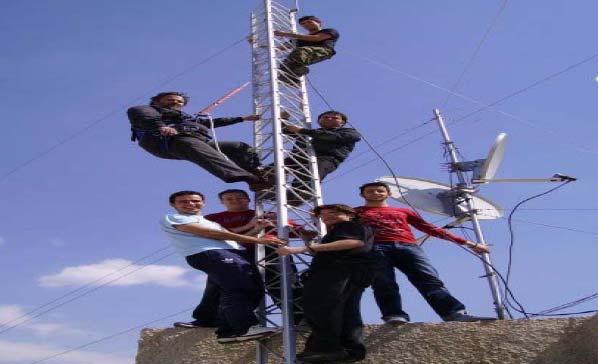 AWMN Athens Wireless Metropolitan Network Τι είναι το AWMN; Είναι τα μέλη του, ένα σύνολο εθελοντών ερασιτεχνών, που προσφέρουν ευρυζωνικές υπηρεσίες αντίστοιχες με αυτές του internet, βασισμένοι