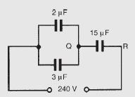 Fig. 6.8. Një lidhje serike dhe paralele e kondensatorëve.