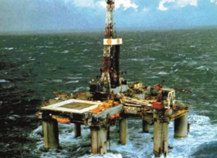 Γεωτρήσεις Η αριστερά εικονιζόμενη γεώτρηση πετρελαίου είναι