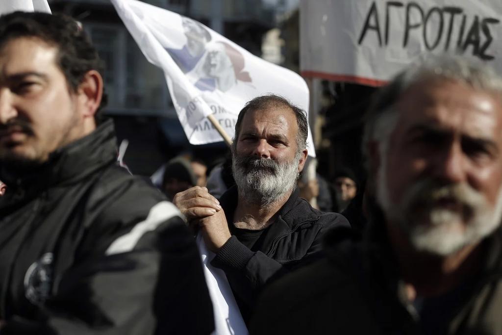 κιόλας επαφές τους με Έλληνες αξιωματούχους ζήτησαν να ανακληθεί η μείωση του συντελεστή ΦΠΑ των αγροτικών εφοδίων από το 24% στο 13% η οποία νομοθετήθηκε το καλοκαίρι από την κυβέρνηση και τέθηκε σε