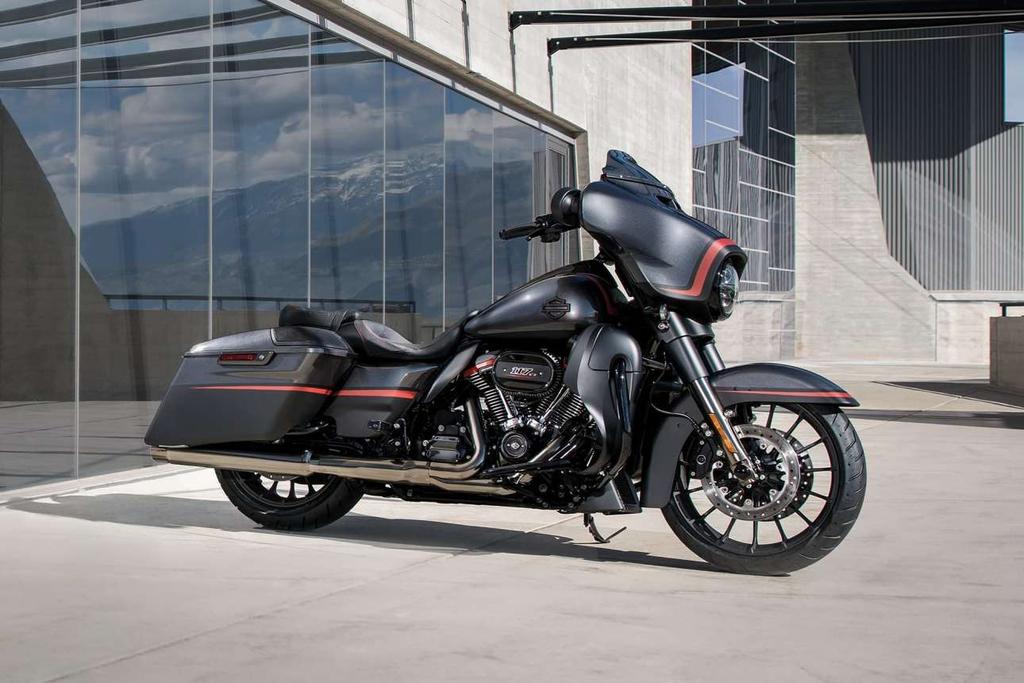 Μια Harley σχεδιασμένη για μεγάλα ταξίδια, με απόλυτη άνεση. Αυτή η έκδοση διαθέτει τον κινητήρα «117» (1.923 κ.εκ.