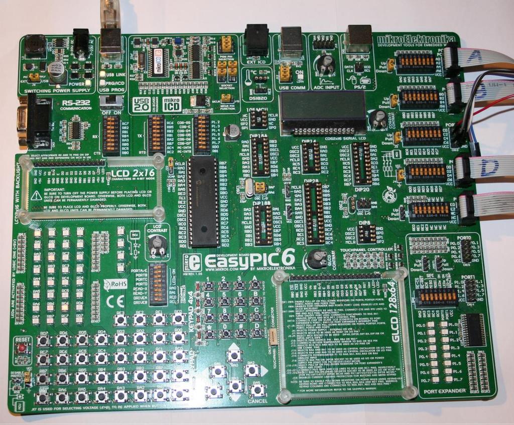 2.4. Forritun Forritið er skrifað í C með mikroc þýðanda frá mikroelektronika. Forritun og prófanir voru gerðar á EasyPIC6 kennslubretti frá Mikroelektronika. Mynd 2.4. 1: EasyPIC6 kennslubretti frá Mikroelektronika.