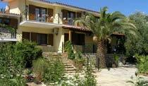 Τιμή κατ άτομο με ημιδιατροφή 1-30/6 & 1-30/9 1/7-31/8 1-30/6 & 1-30/9 1/7-31/8 Δίκλινο πλαϊνή θέα θάλασσα 199 253 275 348 3ο άτομο 155 155 205 205 3ο άτομο έως 12 ετών ΔΩΡΕΑΝ ΔΩΡΕΑΝ ΔΩΡΕΑΝ