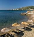 μακριά και έχει πολλά καταστήματα και καφετέριες. Το γραφικό ψαροχώρι Όρμος απέχει 5χλμ. από τα διαμερίσματα.